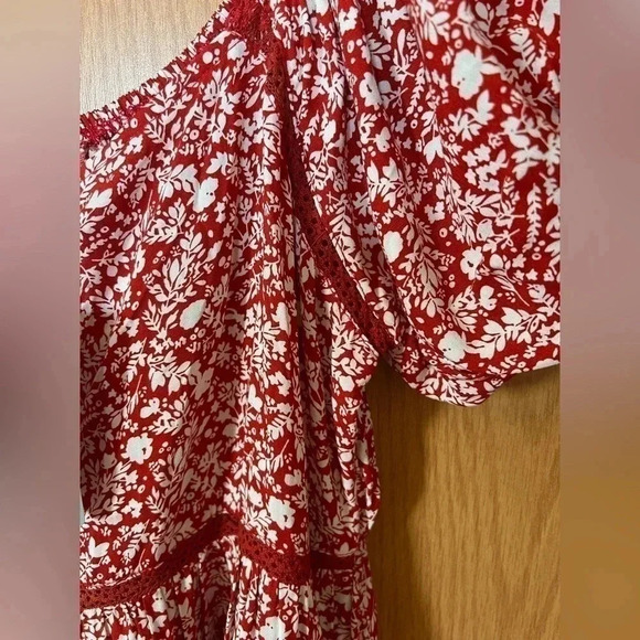Easel Los Angeles Puff Mini Floral Red Dress Size Medium (A6) - Picture 5 of 5